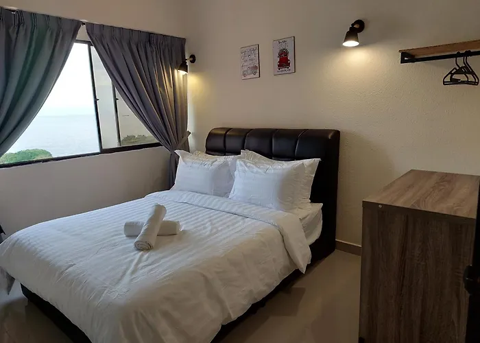 Batu Ferringhi Luxury Seaview Suite - 3Br